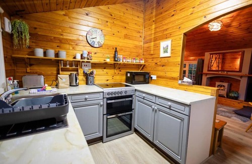 Ffestiniog Cabina | Log Cabin Country Hideaway in Snowdonia 2 Bedrooms