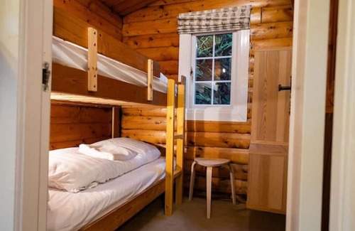 Bronaber Cabina | Rural 3 Bed Log Cabin Getaway in Sunny Mid Wales