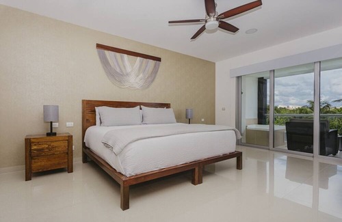 Puerto Juarez Condominio | 726 Sur Casa Goldzmidth 2 Bedroom Condo by RedAwning