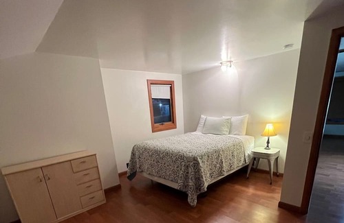 Onalaska Cabaña | 2bed/1bath cottage overlooking Lake Onalaska + housekeeping + fish-cleaning room