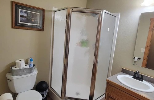 Amery Casa | HotTub! Woodside Haven Gateway to Nature & Leisure