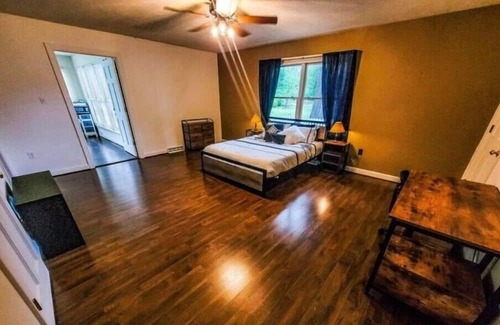 Blackstone Casa | Spacious house on a quiet street