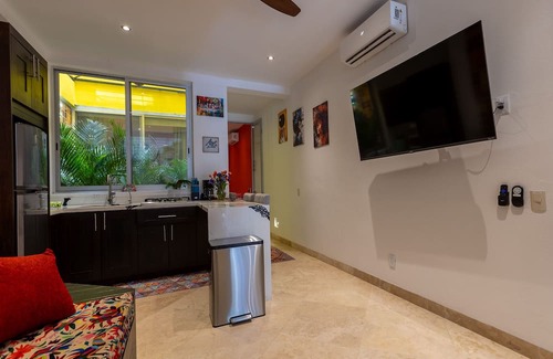 Lázaro Cárdenas Apartamento | Paraiso Bohemio , 1 block from the beach
