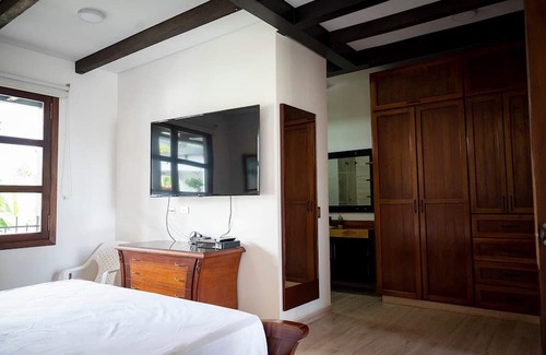 Yotoco Chalet De Esquí | Luxury Chalet 10 Minutes from Lago Calima