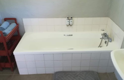 Underberg Cabaña | Quaint 1-Bed Cottage with Lounge in Underberg