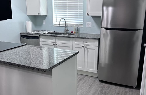 Park East Condominio | Enjoy everything Sarasota has to offer! Close to downtown, and gulf beaches.