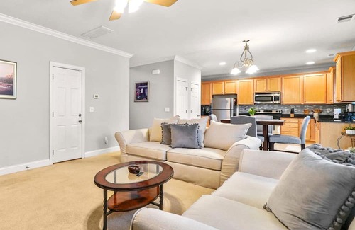 Charlotte Casa | StaysByWalker 3BR Home + Loft! Backyard!