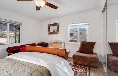 Lucerne Valley Otro | Bourbon Ranch - Get away from it all and relax in the beauty of the desert.