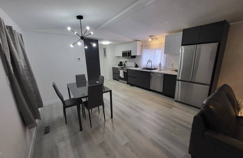 Hinton Casa | Modern Oasis in Hinton
