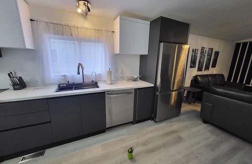 Hinton Casa | Modern Oasis in Hinton