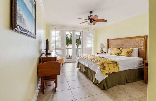 Old Town Complejo | Ocean View w/ Private Beach & Pool 2 Bed/2 Bath Resort w/ free laundry July10-13