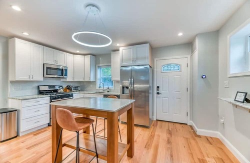 Washington Casa | Ash Abode - Free Secured Parking