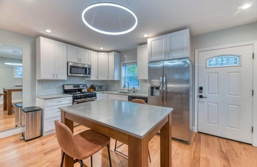 Washington Casa | Ash Abode - Free Secured Parking