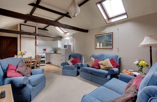 Colchester Cabaña | 3 Bedroom Cottage - Shared Pool