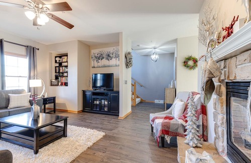 Bristol Casa | 3 Story Townhome 30 min to Milwaukee, 45 min to O'hare, 25 min to Lake Geneva