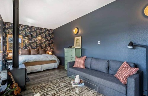 Bend Casa | Luxe Private Apartment on 5 Acres