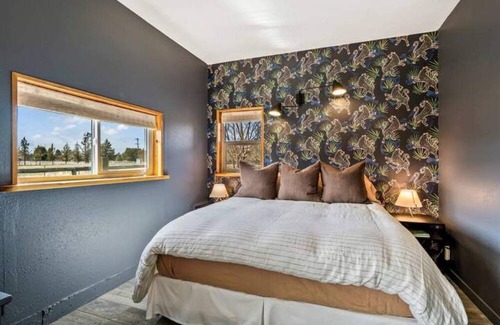 Bend Casa | Luxe Private Apartment on 5 Acres