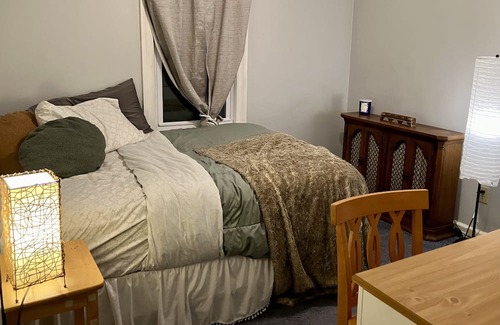 Kalamazoo Casa | This charming bungalow is located 5 minutes from downtown! A cozy family home.