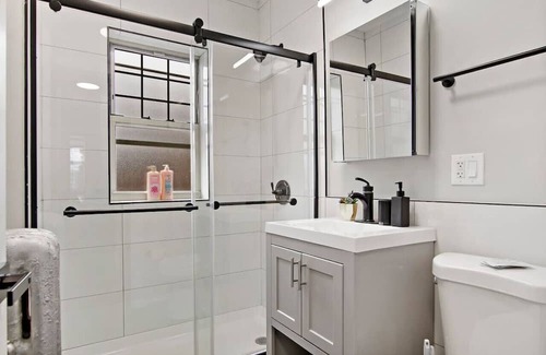Evanston Apartamento | Charming & Spacious 2BR Apartment in Chicago