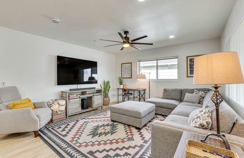 Camelback East Casa | Phoenix Home: Pool, Hot Tub, Putting Green + More!