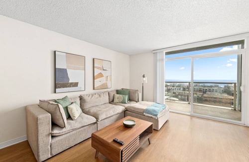 Marina del Rey Apartamento | OceanView 3BR 2BA Condo: Your Serene Cloud Getaway