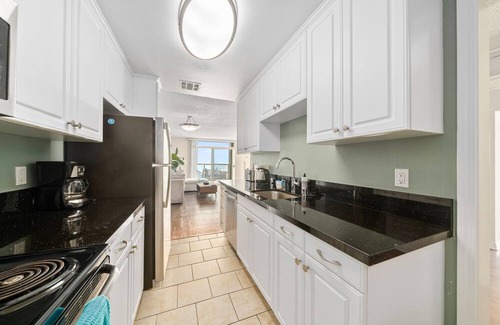 Marina del Rey Apartamento | OceanView 3BR 2BA Condo: Your Serene Cloud Getaway
