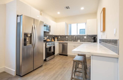 Pico-Union Casa | Periwinkle by AvantStay | Walk to Staples, Rooftop