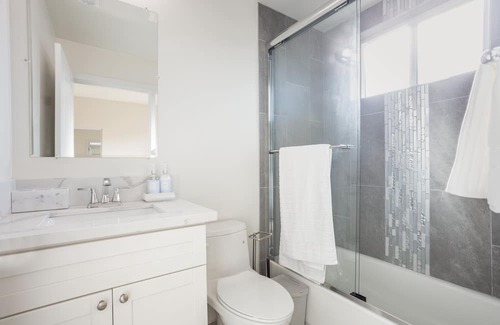 Pico-Union Casa | Periwinkle by AvantStay | Walk to Staples, Rooftop
