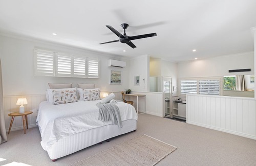 Cooroibah Casa | NEW | feature packed haven on 2 acres; swim up bar pool, fire pit, games room