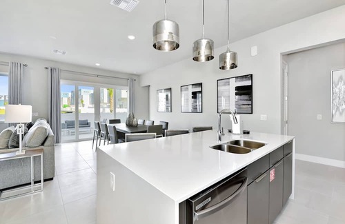 Reunion Casa | Modern Condo with Large Outdoor Patio. Reunion Resort Water Park Access near Disney at Spectrum Resort Orlando by Rentyl – B15 #145