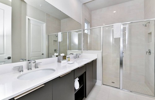 Reunion Casa | Modern Condo with Large Outdoor Patio. Reunion Resort Water Park Access near Disney at Spectrum Resort Orlando by Rentyl – B15 #145