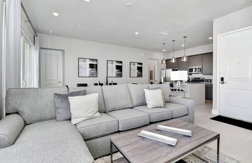 Reunion Casa | Modern Condo with Large Outdoor Patio. Reunion Resort Water Park Access near Disney at Spectrum Resort Orlando by Rentyl – B15 #145