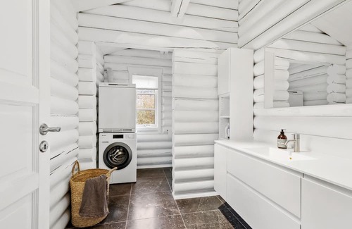 Dronningmolle Casa | Relax in this beautiful log cabin near the beach.