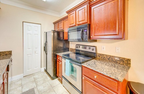 Gateway Condominio | Fort Myers Condo w/ Screened Patio & Pool Access!