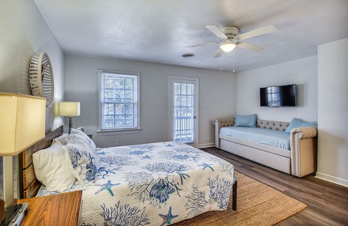 Chic's Beach Condominio | Virginia Beach Condo: 2 Blocks to Ocean!