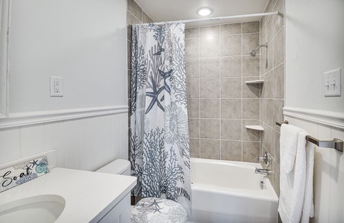 Chic's Beach Condominio | Virginia Beach Condo: 2 Blocks to Ocean!