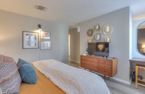 North Capitol Apartamento | Walk to Broadway Riverfront Condo with Pool