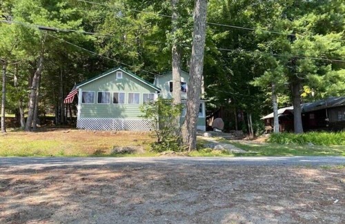 Kents Hill Cabina | Quaint & rustic 2-bedroom camp on Echo Lake