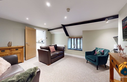 Pontypool Apartamento | 4 Bedroom Apartment with Cosy Pub
