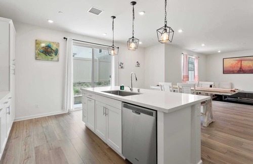 Rialto Casa | The Castle on Pinewood Ave #41514