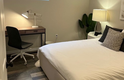 Alliston Casa | The Oake Room - Modern Convenience