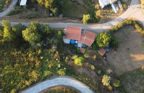 Moitas Otro | Farmhouse 'Yellow House - Casa Amarela' with Mountain View, Shared Pool and Wi-Fi