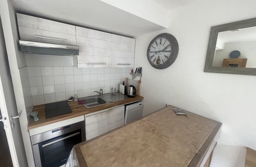Le Canon Apartamento | Apartment 'Appartement Terrasse Ref46' with Shared Pool, Private Terrace and Wi-Fi