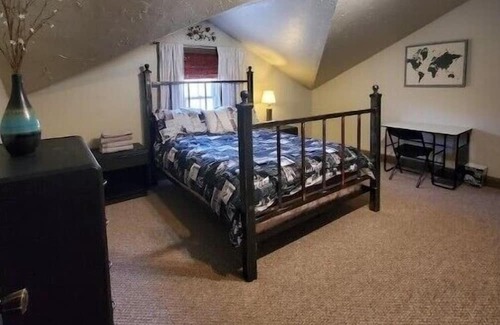 Rogers Casa | Happy Home - Rogers Purple/king mattress!