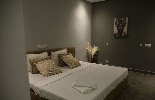 Akouedo Hotel | The SHELTER