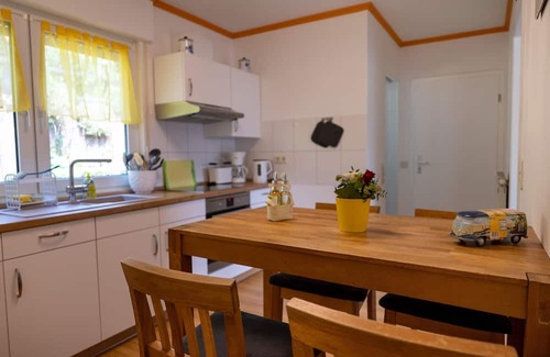 Bad Wildungen Apartamento | Ferienwohnung mit Bergblick