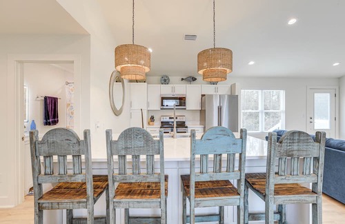 Steinhatchee Cabaña | Bright Steinhatchee Getaway, Walk to River & Dock!