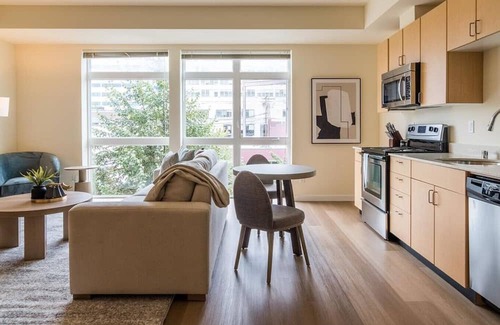 Everett Apartamento | Landing at Library Place Apartments - Studio in Bayside