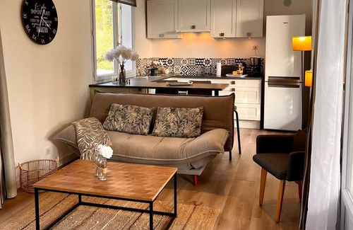 Le Plan-de-Grasse Casa | Charmant Cottage, Confort Douillet au Cœur de la Nature Avec Jacuzzi!