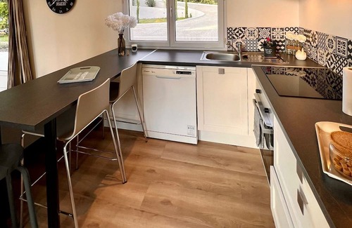 Le Plan-de-Grasse Casa | Charmant Cottage, Confort Douillet au Cœur de la Nature Avec Jacuzzi!